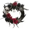 Gothic Türkranz Mit Blüten, Totenkopf & Skeletthänden -HALLOWEEN OBJEKTE ONLINE Verkäufe schwarzer gothic tuerkranz mit rosen totenkopf und skeletthaenden gothic deko halloween deko 53915 01